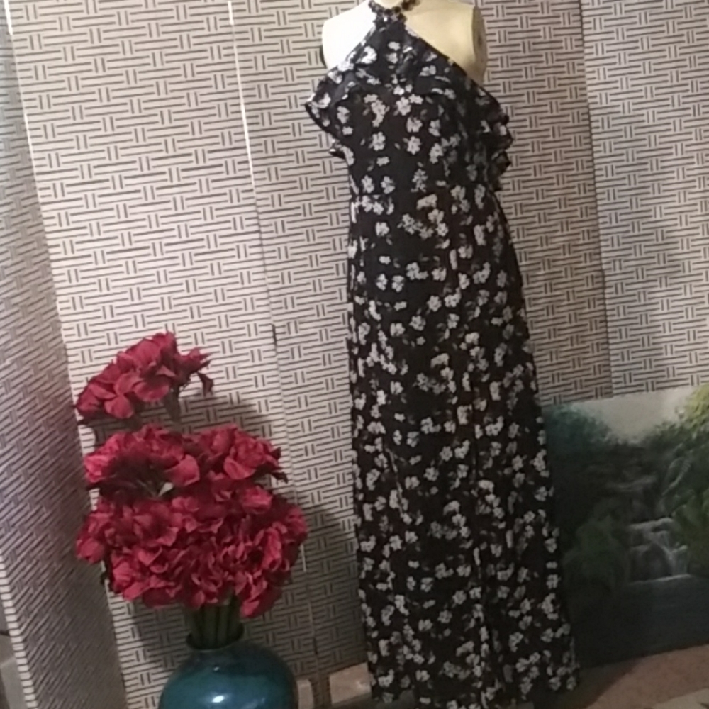 Dress - Picture 1 of 8